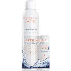 Zwei Dosen Avène Thermalwasser, eine als Geschenk in Reisegröße.